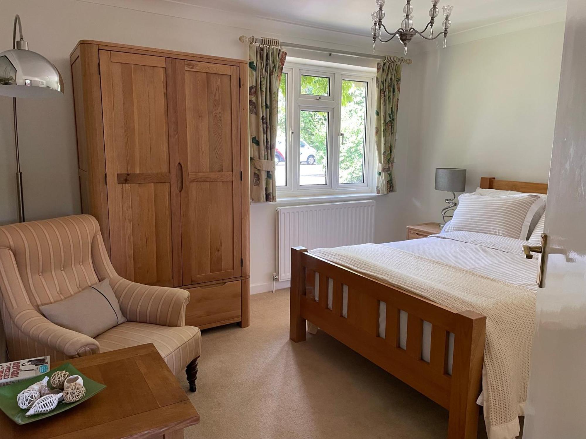 Charming Bournemouth House With Beautiful Spacious Gardens, 5 Min Drive To Beaches, Free Parking For 2-3 Cars Eksteriør billede