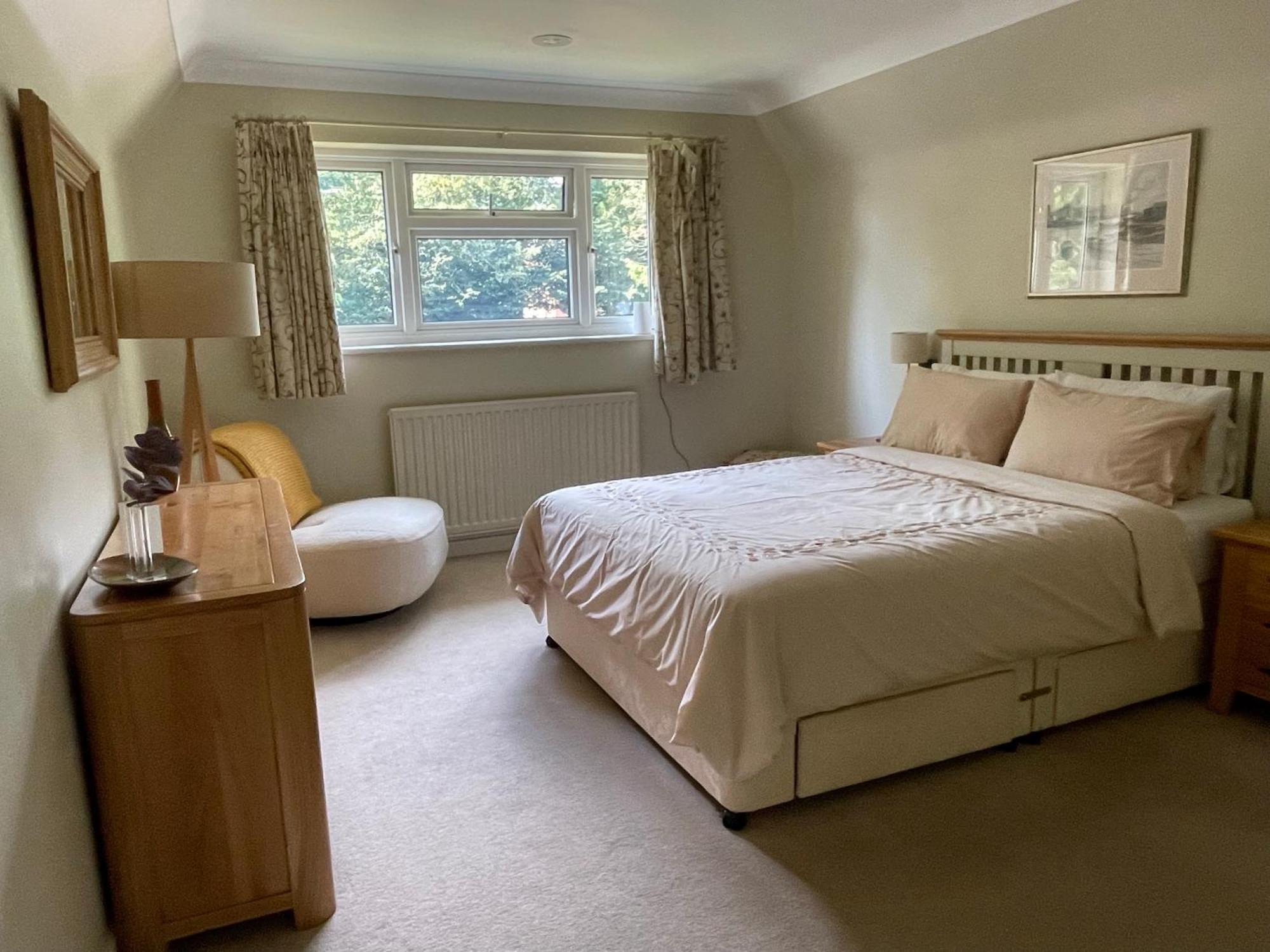 Charming Bournemouth House With Beautiful Spacious Gardens, 5 Min Drive To Beaches, Free Parking For 2-3 Cars Eksteriør billede