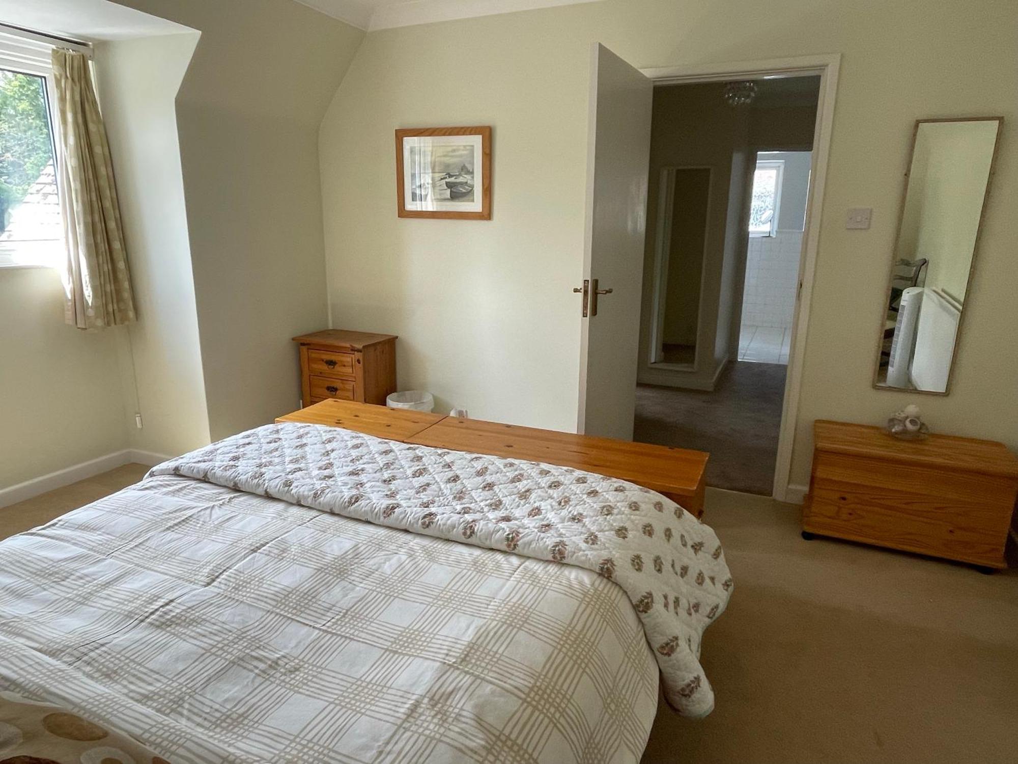 Charming Bournemouth House With Beautiful Spacious Gardens, 5 Min Drive To Beaches, Free Parking For 2-3 Cars Eksteriør billede