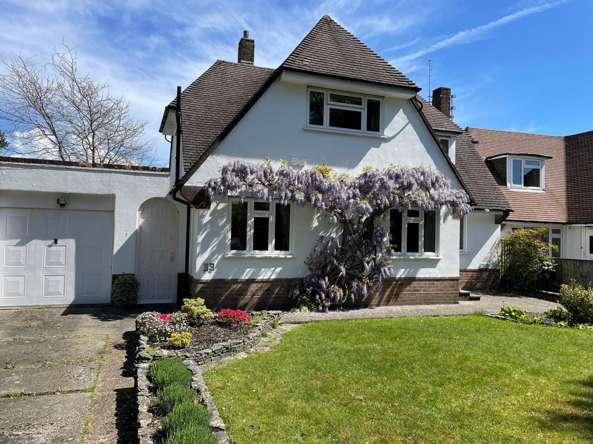 Charming Bournemouth House With Beautiful Spacious Gardens, 5 Min Drive To Beaches, Free Parking For 2-3 Cars Eksteriør billede