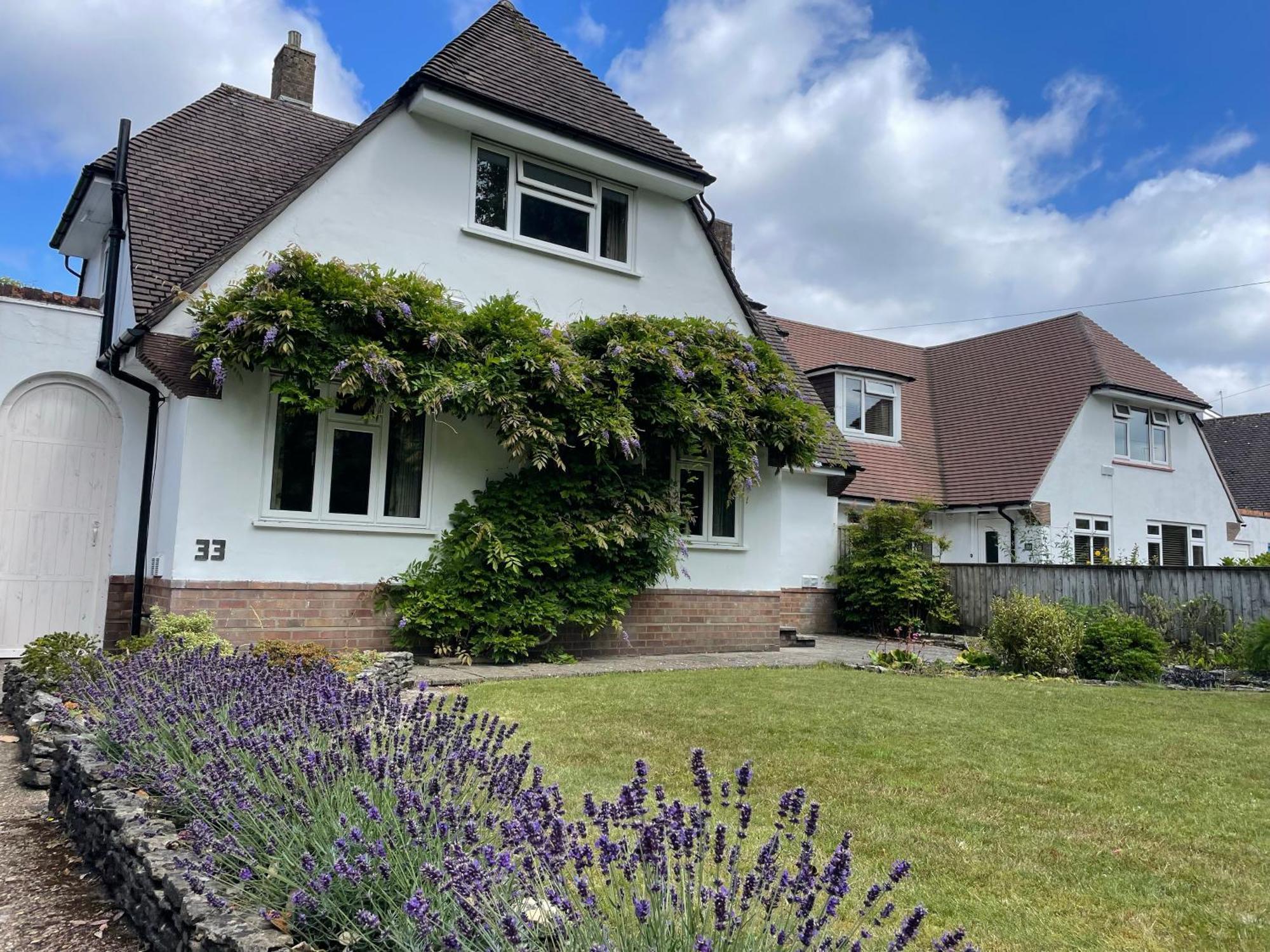 Charming Bournemouth House With Beautiful Spacious Gardens, 5 Min Drive To Beaches, Free Parking For 2-3 Cars Eksteriør billede