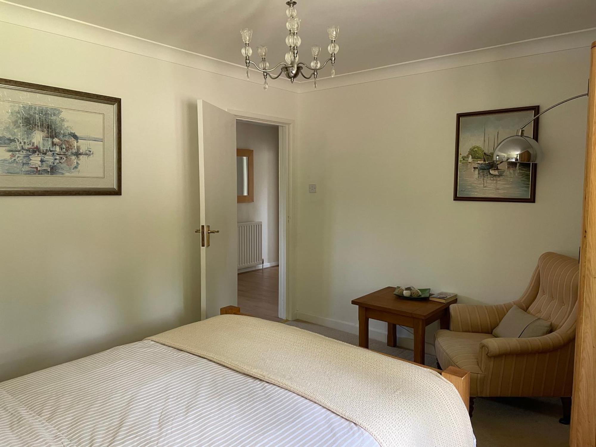 Charming Bournemouth House With Beautiful Spacious Gardens, 5 Min Drive To Beaches, Free Parking For 2-3 Cars Eksteriør billede